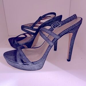 NWOT/Pelle Moda snakeskin platform high heeled strappy sandals/no box